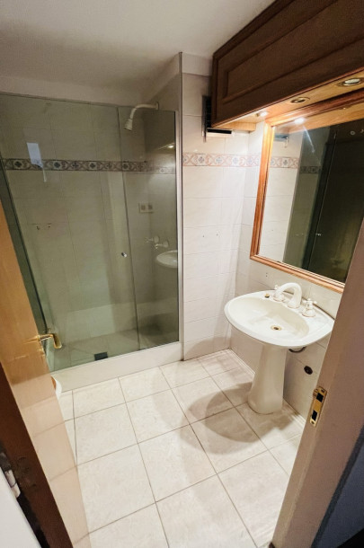 Se alquila apartamento de 2 dormitorios y 2 baños a metros de  Rambla O'Higgins(Malvín)-5