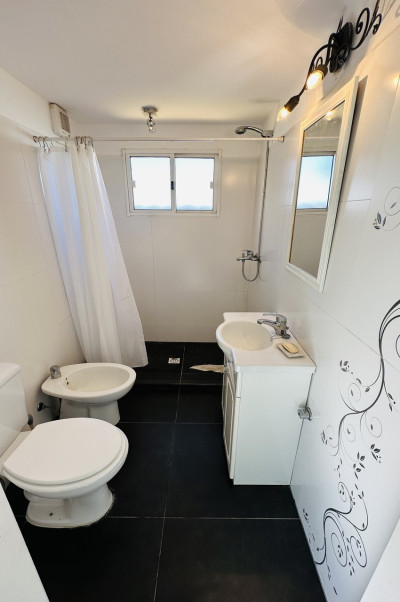 Casa amplia de 3 dormitorios y 3 baños en Playa Hermosa, Maldonado.