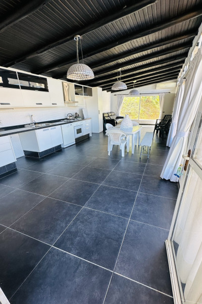 Casa amplia de 3 dormitorios y 3 baños en Playa Hermosa, Maldonado.