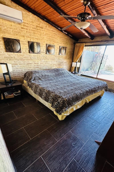 Casa amplia de 3 dormitorios y 3 baños en Playa Hermosa, Maldonado.