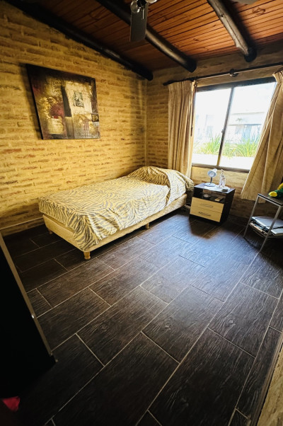 Casa amplia de 3 dormitorios y 3 baños en Playa Hermosa, Maldonado.