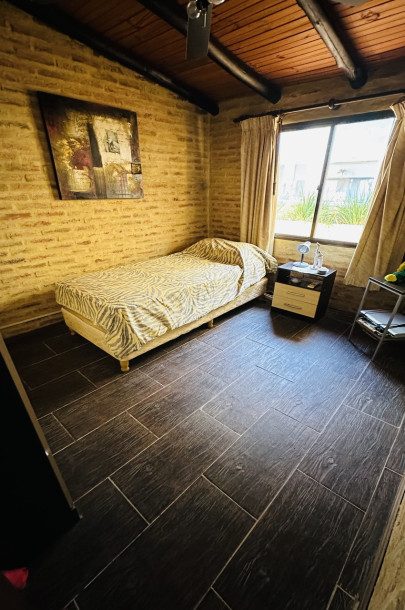 Casa amplia de 3 dormitorios y 3 baños en Playa Hermosa, Maldonado.-11