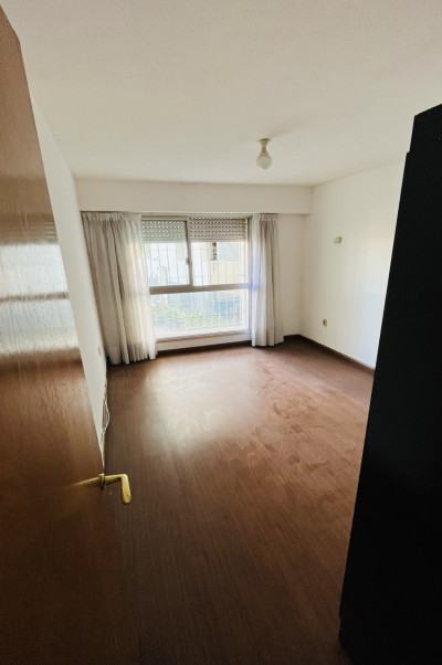 Se alquila apartamento de 2 dormitorios y 2 baños a metros de  Rambla O'Higgins(Malvín)-7
