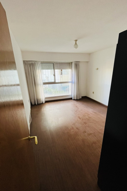 Se alquila apartamento de 2 dormitorios y 2 baños a metros de  Rambla O'Higgins(Malvín)-7