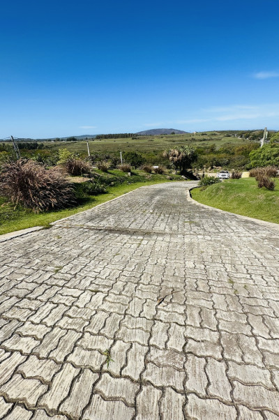 Casa amplia de 3 dormitorios y 3 baños en Playa Hermosa, Maldonado.