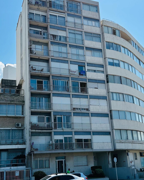 Apartamento de 3 dormitorios en la Rambla de Punta Carretas-1